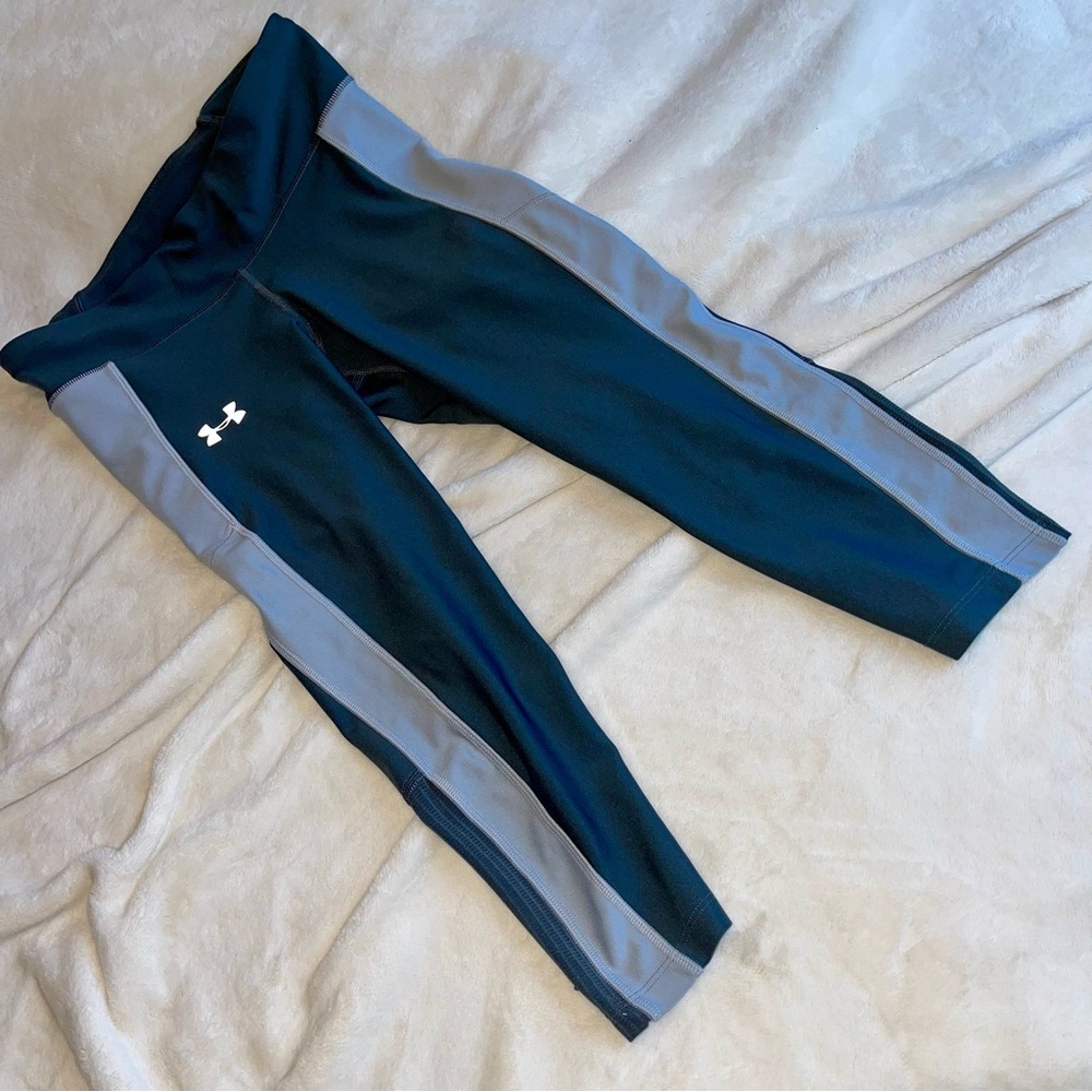Sporty Chic: UA HeatGear Colorblock Capris